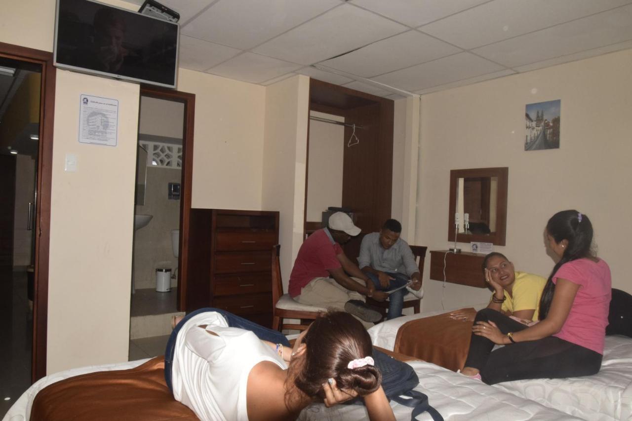 Olan'S Hotel Group Esmeraldas 外观 照片