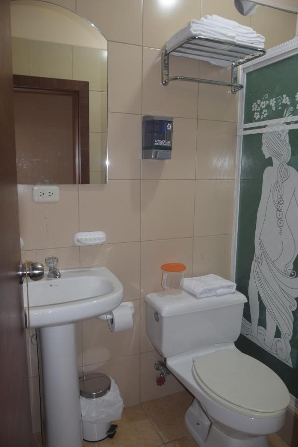 Olan'S Hotel Group Esmeraldas 外观 照片