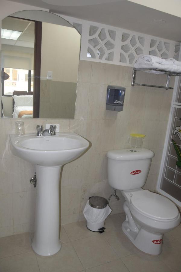 Olan'S Hotel Group Esmeraldas 外观 照片